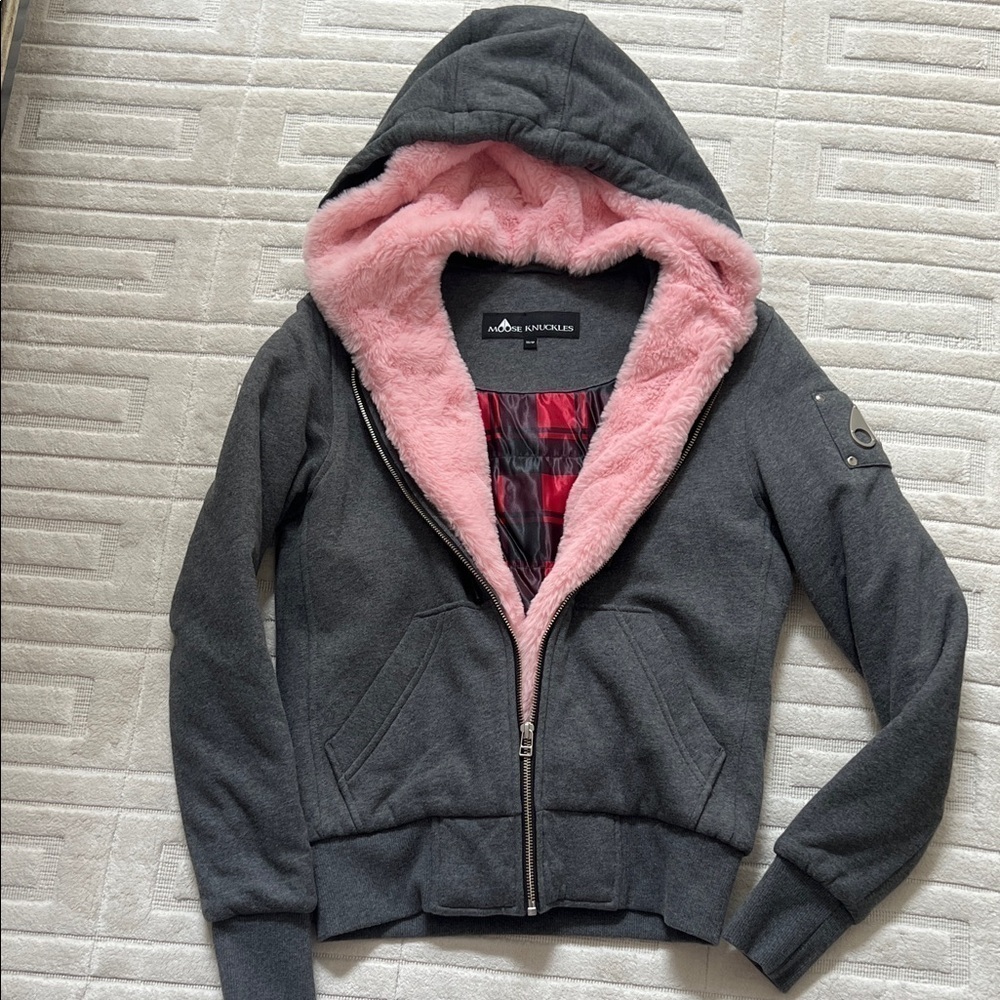 NWOT Moose Knuckles Gray Jacket with Pink faux fur Lining size XS - Picture 3 of 9